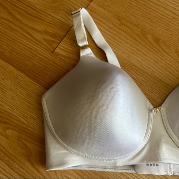 Vanity Fair Off White Wireless Bra 38D - Picture 7 of 9